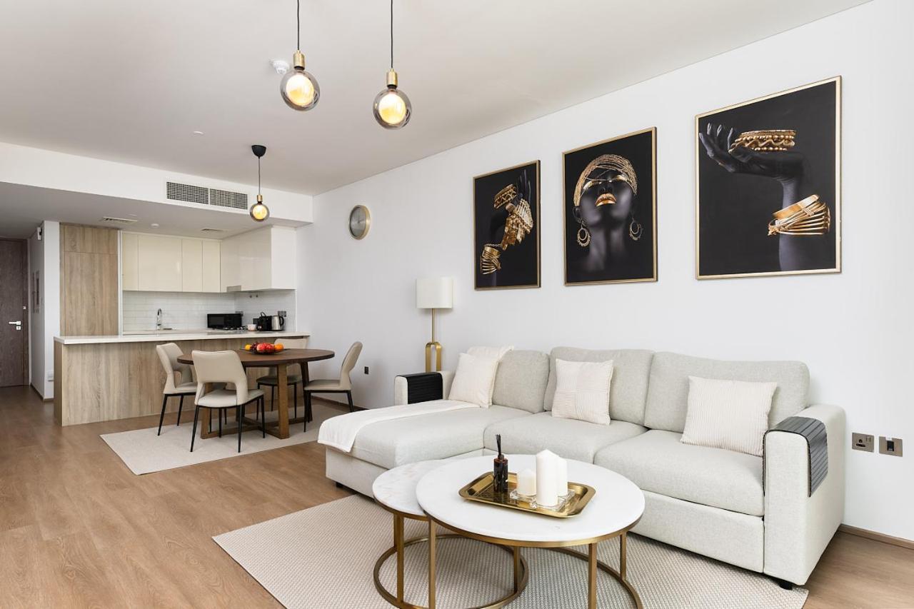 New In Marina With Balcony And Sea View Appartement *