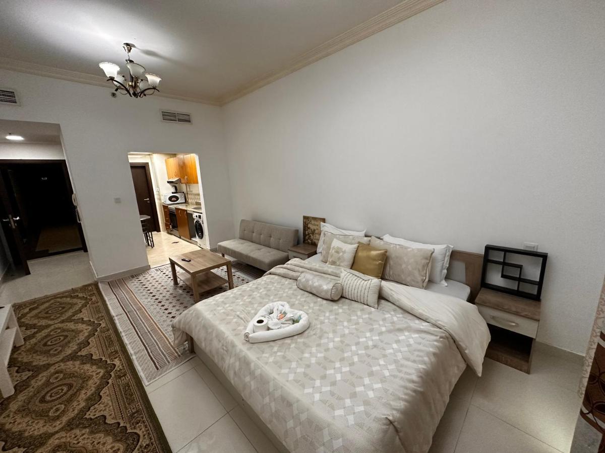 Cute And Small Partitions For Girls In Dubai- Female Guests Only فتيات فقط Dubai