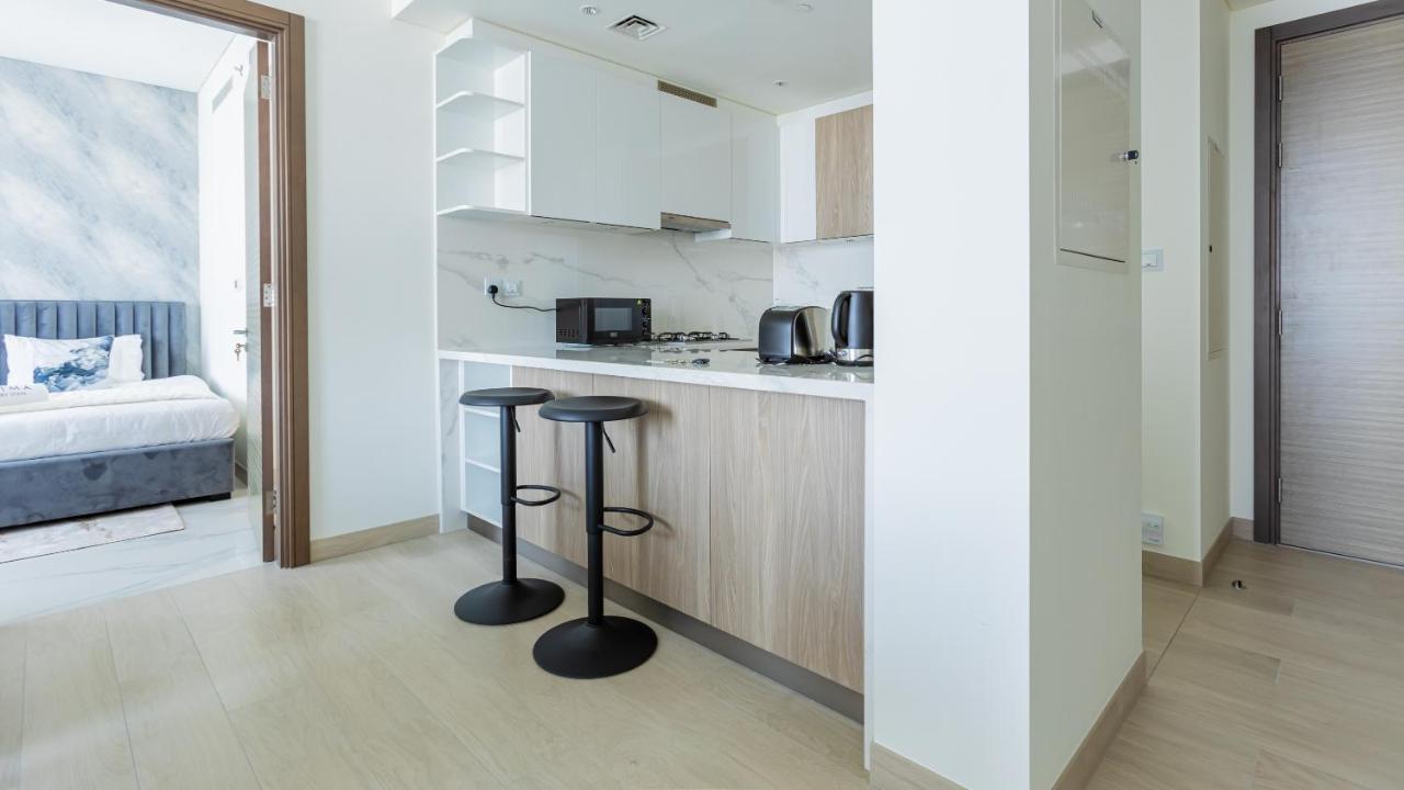 Nasma Luxury - Luxury Retreat With Balcony And Stunning City View Apartment