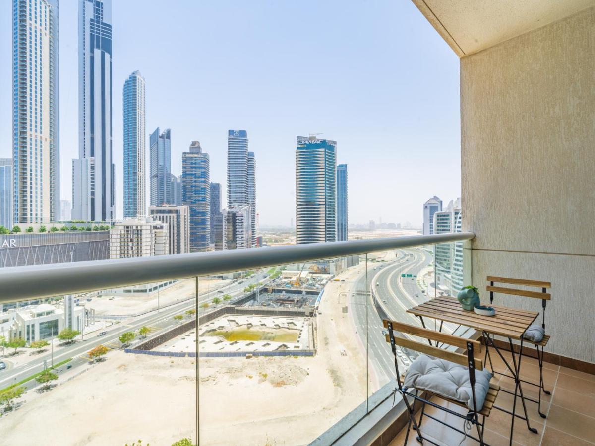 Delightful Studio With Balcony - Burj Al Nujoom Appartement