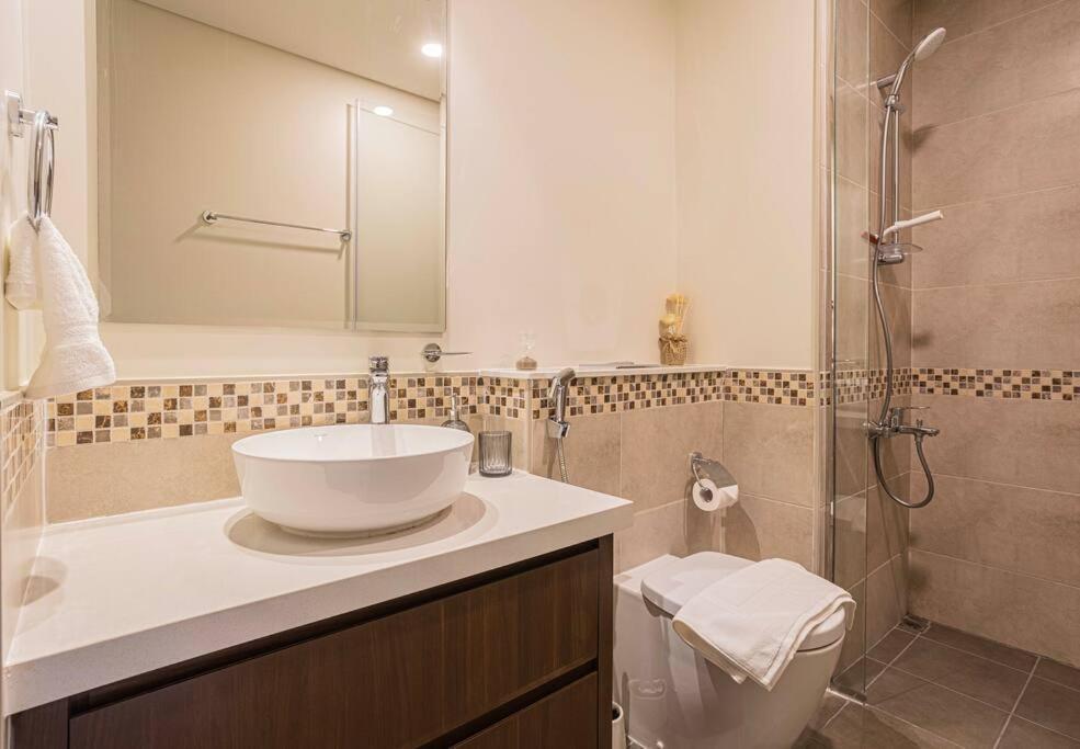 Axinite - Brand New! Warm Cozy 1 Bed High Floor Downtown Canal View Appartement *