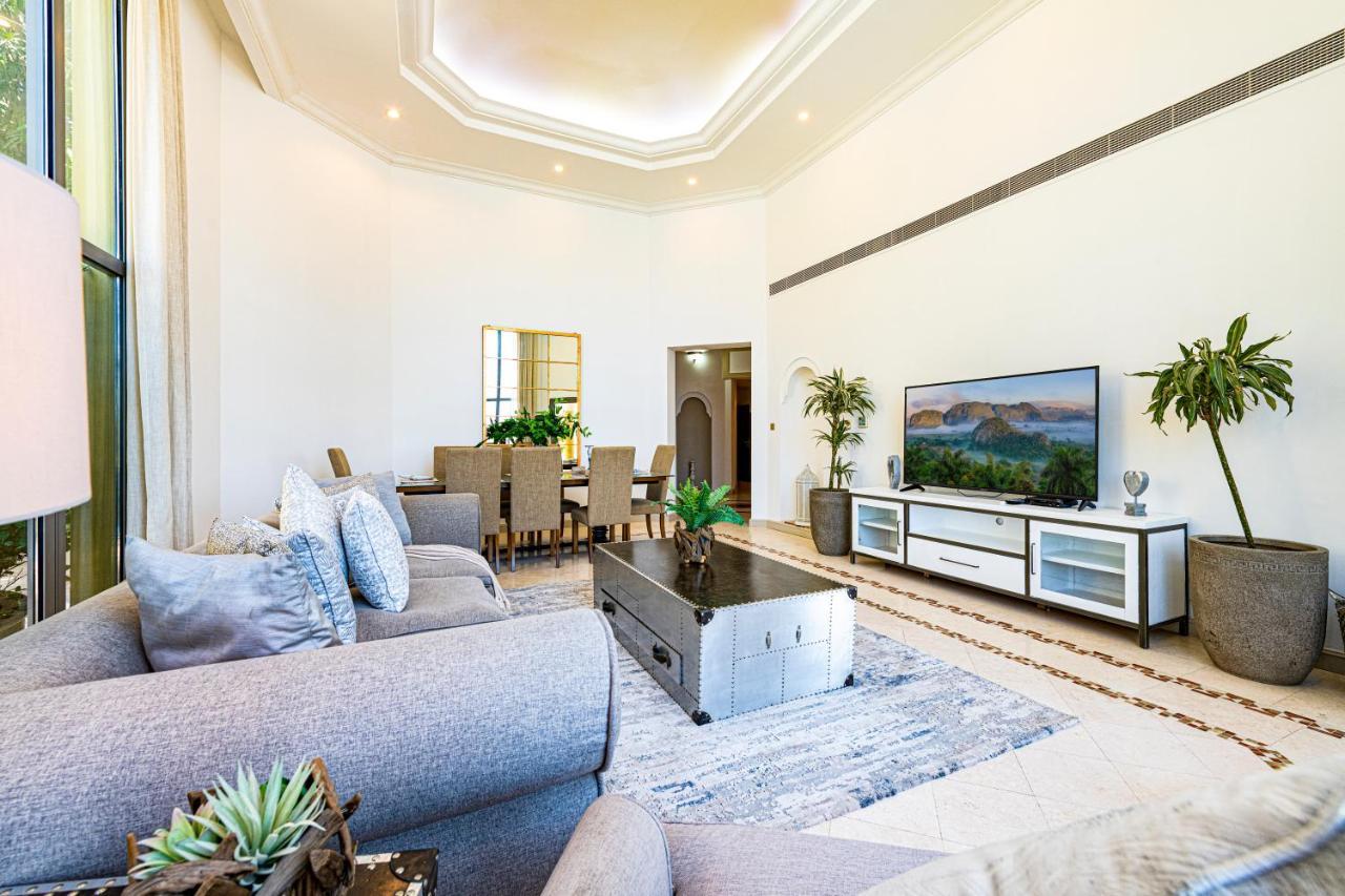 Palm Jumeirah Beachfront Private Pool 5 Bedroom & 1 Maids With Access To Villa Dubai