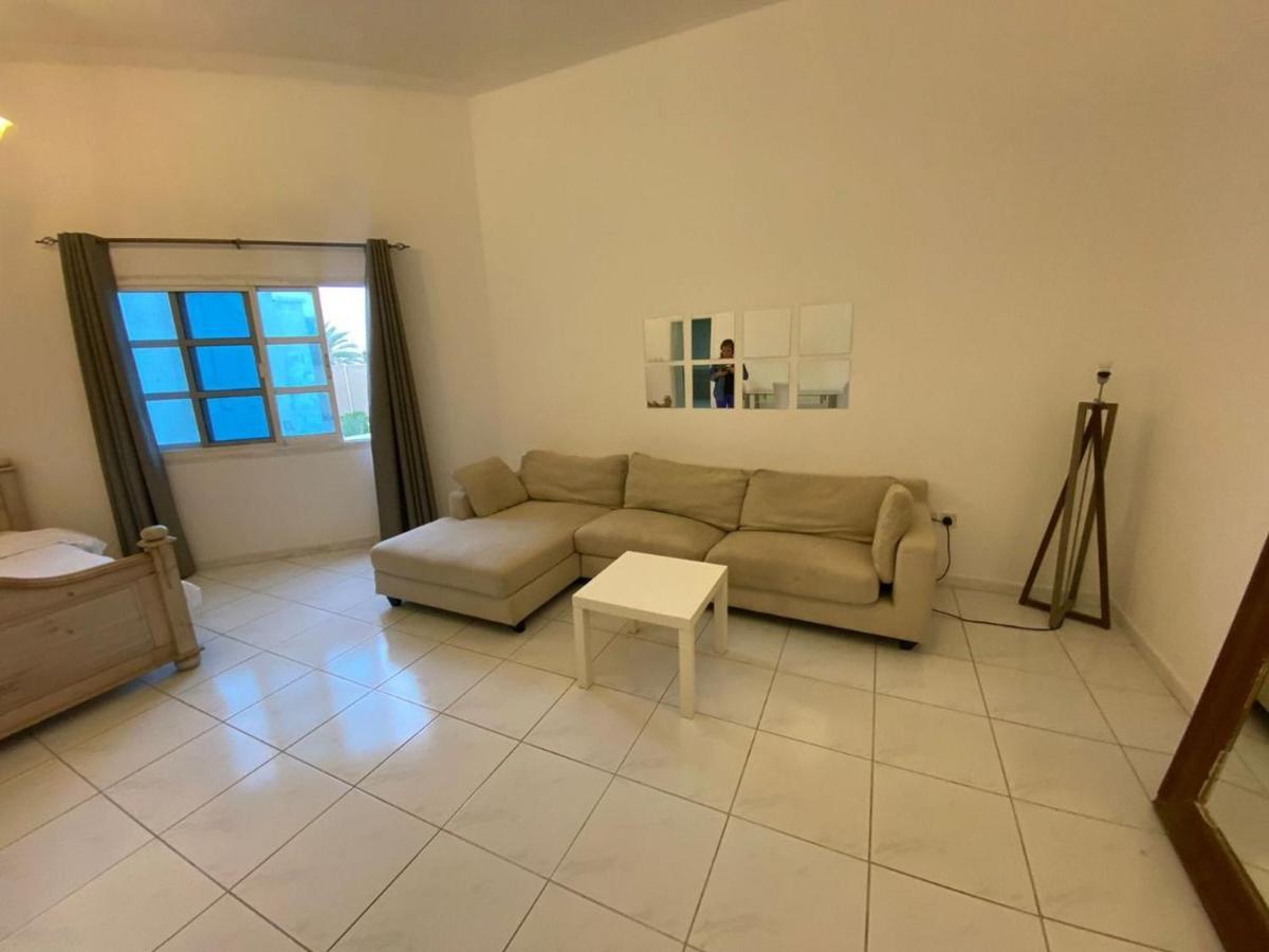 Comfortable Private In Compound Housing Maison d'hôtes Dubaï