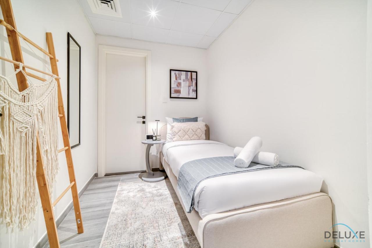 Suave 2br With Assistant At Mesk 1 Midtown Production By Deluxe Homes *
