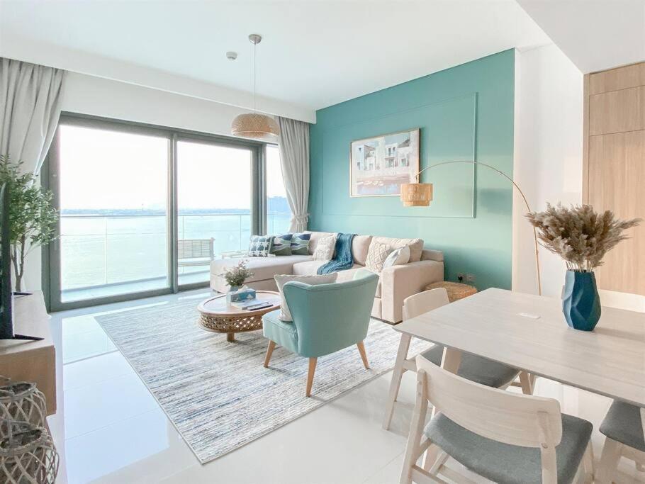 Trophy 2bdr Sandy Shores Retreat With Panoramic Sea View & Private Access Dubái