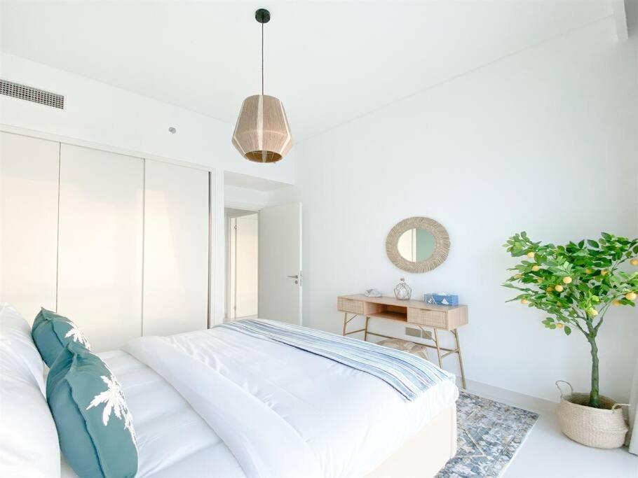Trophy 2bdr Sandy Shores Retreat With Panoramic Sea View & Private Access * Dubái