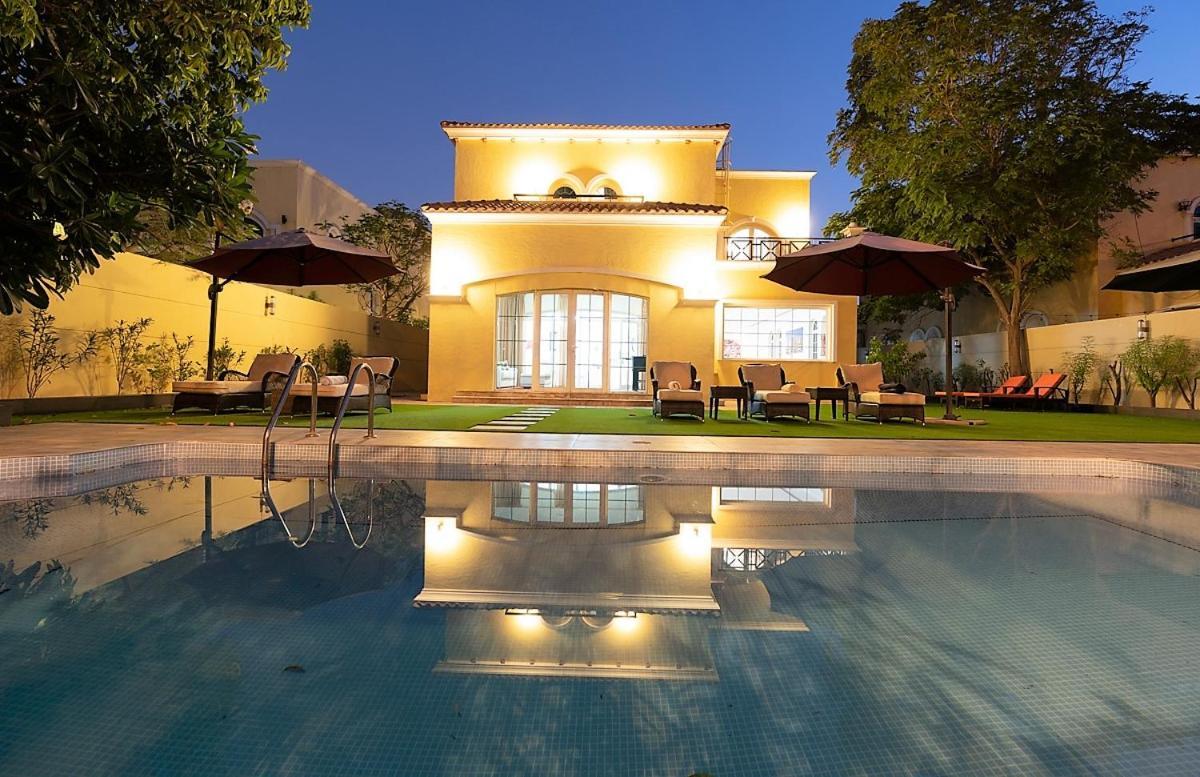 Appartement 6 Plus 1 Bdr Jumeirah Park With Amz Climatized Huge Private Pool - 5 Min From Jbr Beach Dubai