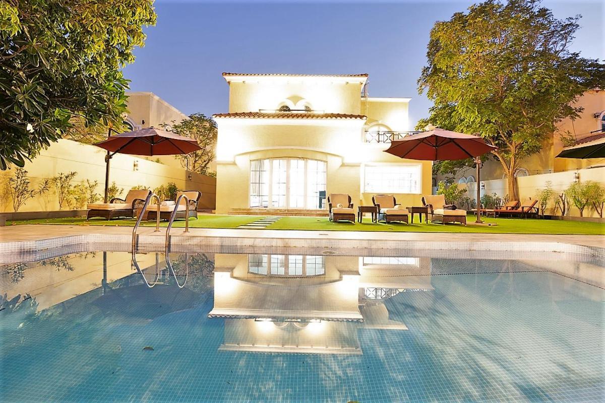 6 Plus 1 Bdr Jumeirah Park With Amz Climatized Huge Private Pool - 5 Min From Jbr Beach Appartement *