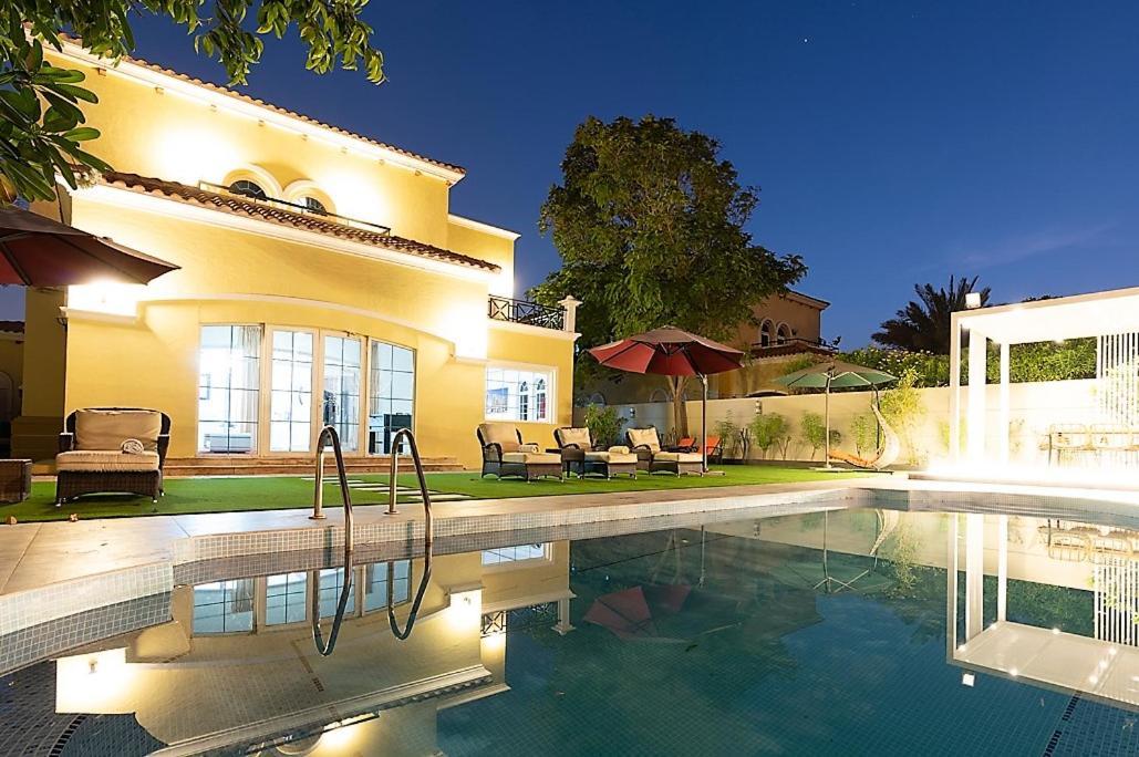6 Plus 1 Bdr Jumeirah Park With Amz Climatized Huge Private Pool - 5 Min From Jbr Beach Appartement Dubai