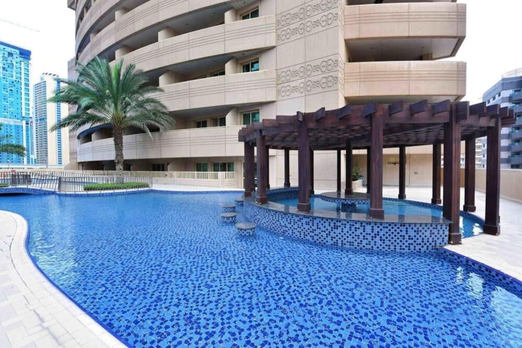 Near & Metro Apartamento Dubai