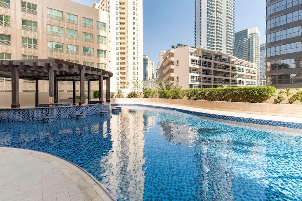 Near & Metro Apartamento Dubai