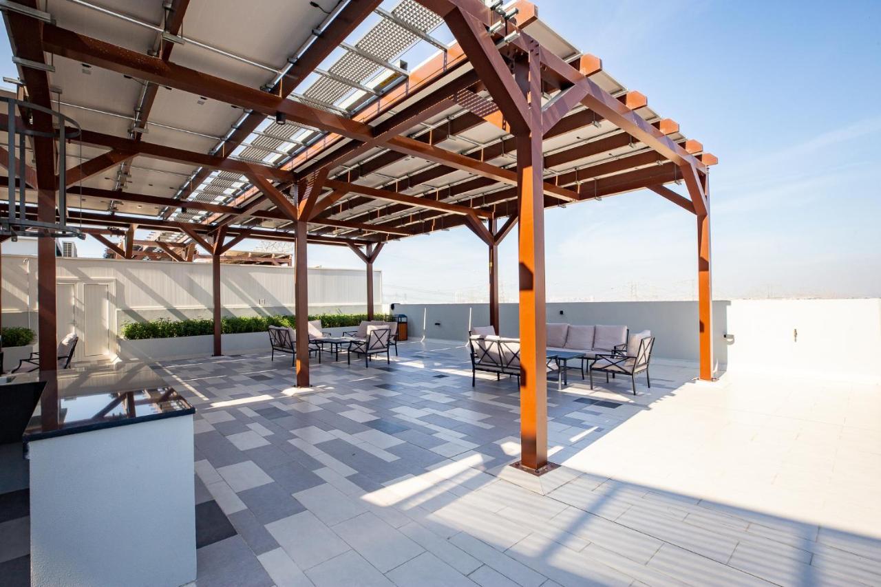 Apartemen Amazing Deal! Stunning 3br With Huge Terrace - Jvt