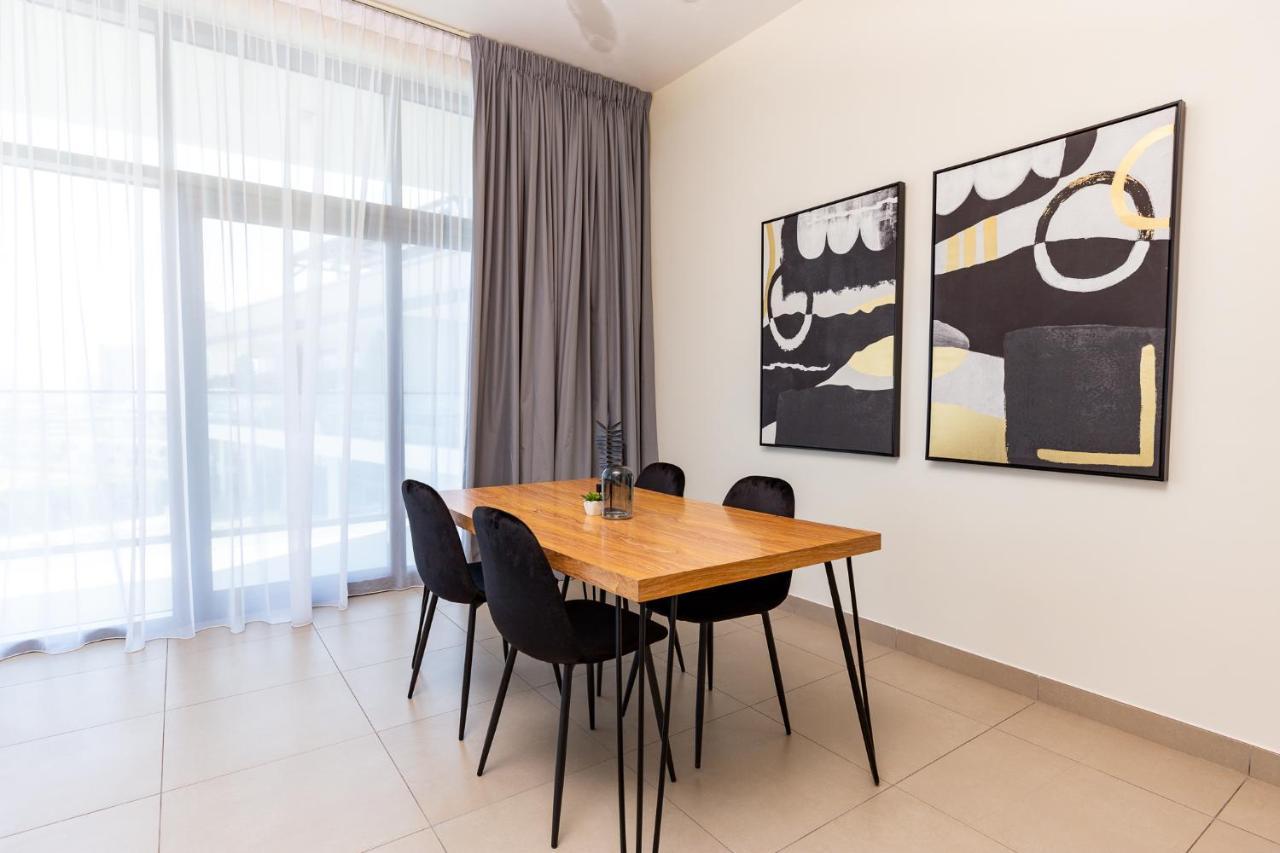 Apartemen Amazing Deal! Stunning 3br With Huge Terrace - Jvt *