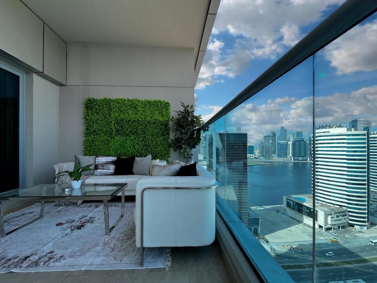2 Bedroom Burj Khalifa View With Large Private Terrace *