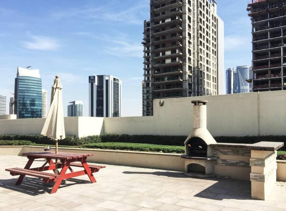 Frank Porter - Burj Views * Dubaï