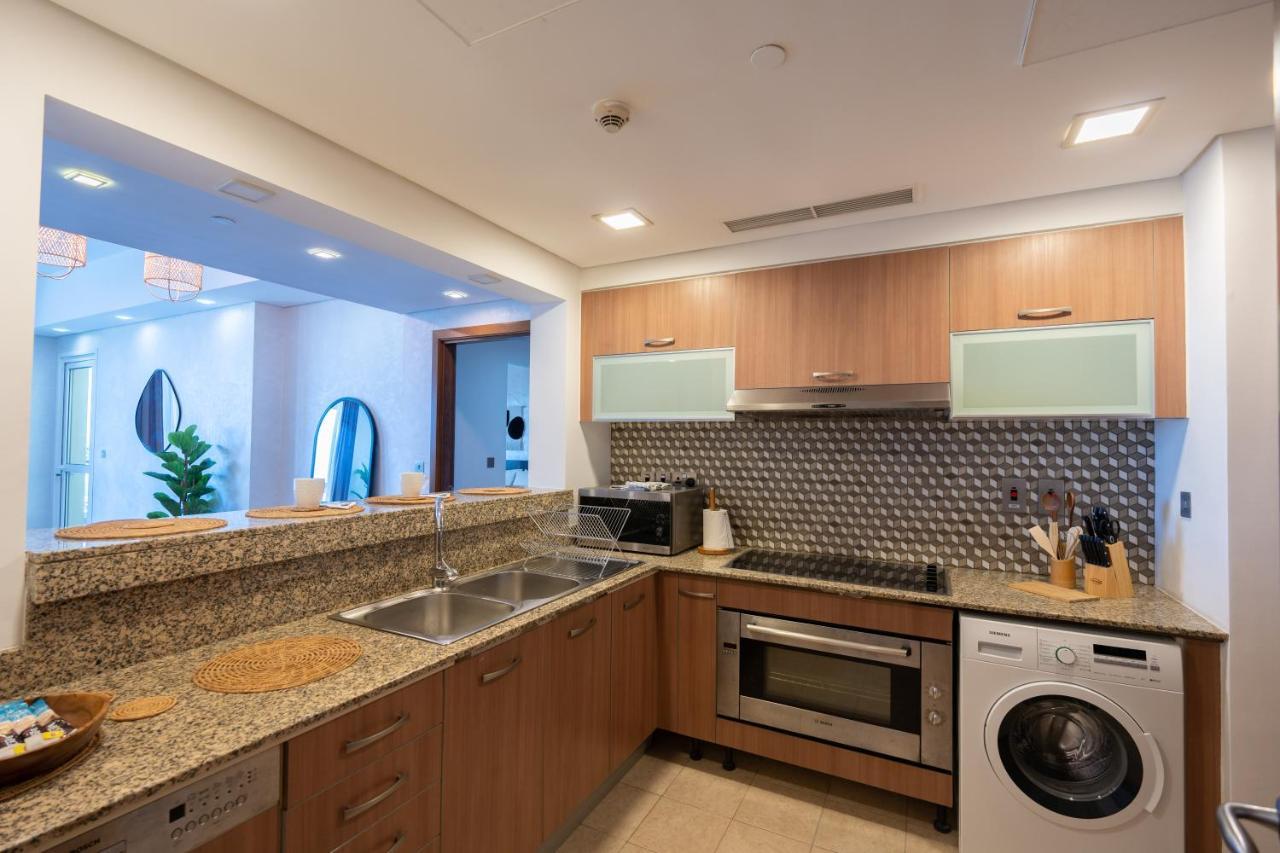 Elegant 2br Palm Jumeirah Apt With Pool Access Apartamento Dubái