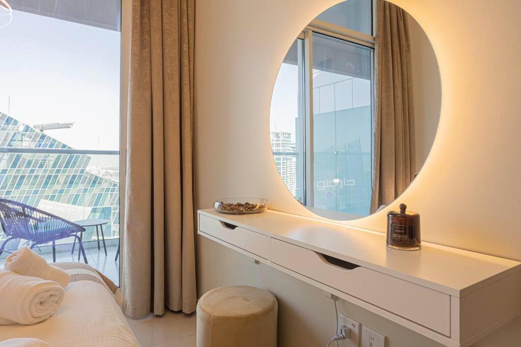 Axinite - Brand New! Warm Cozy 1 Bed High Floor Downtown Canal View Appartement Dubaï