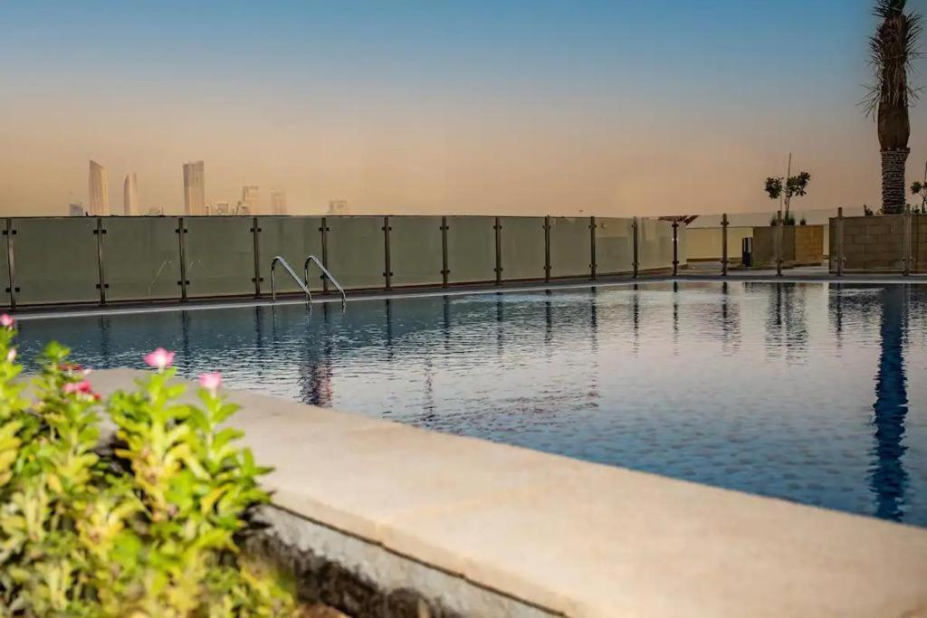 Venduras - Skyline View Farhad Azizi Al Jaddaf Apartemen Dubai