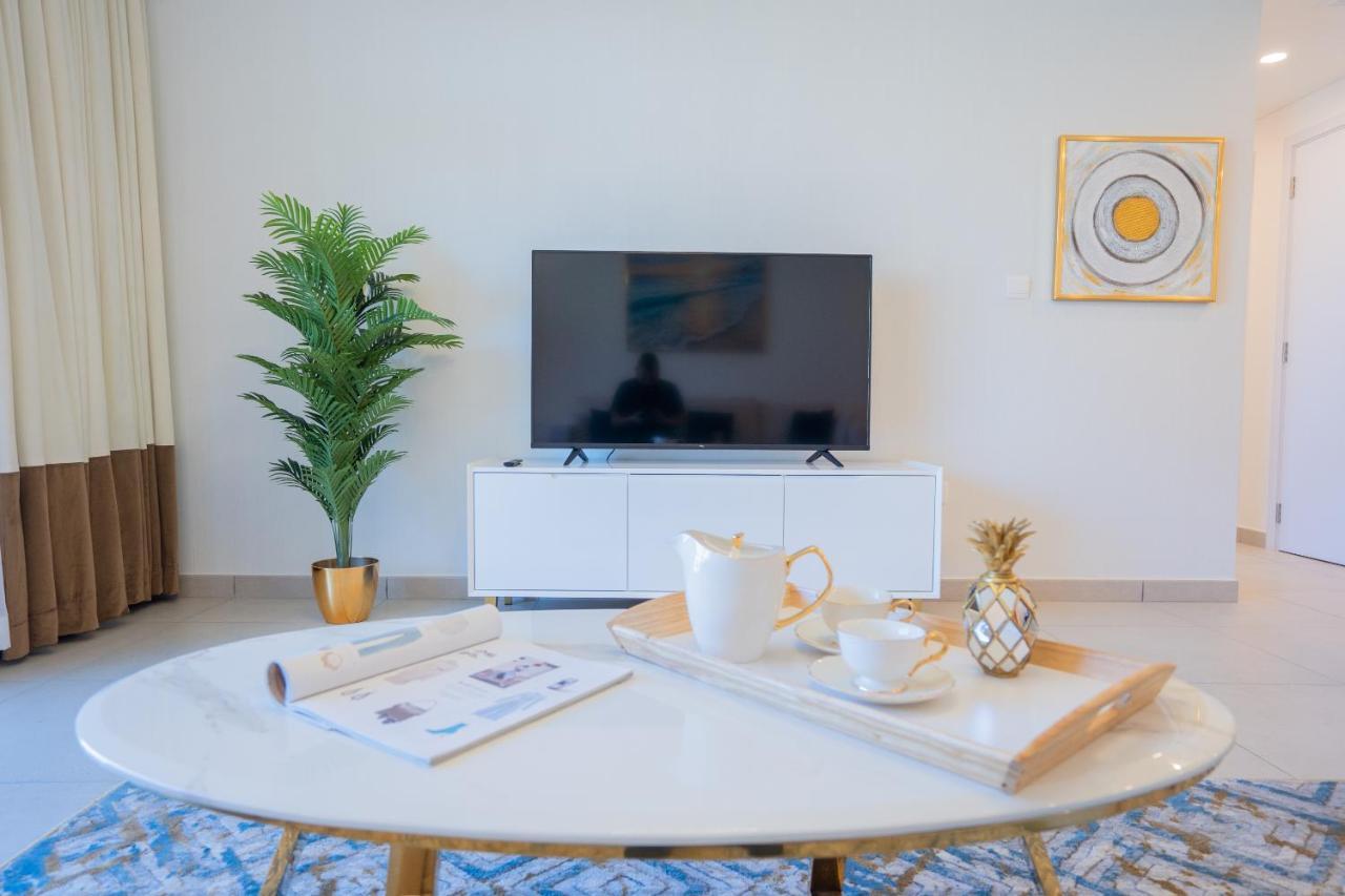 Apartamento Nasma Luxury - Fancy With Balcony Close To Mjl's Souk Dubái