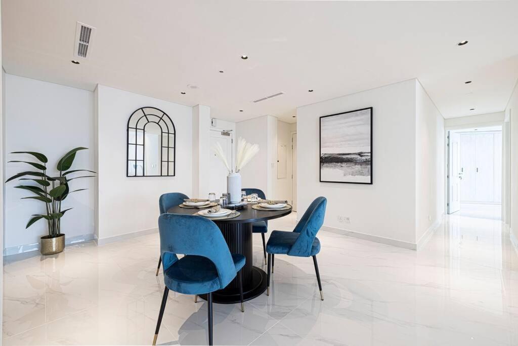 Magnificent - Luxurious 3 Bedroom With Marina View Apartment