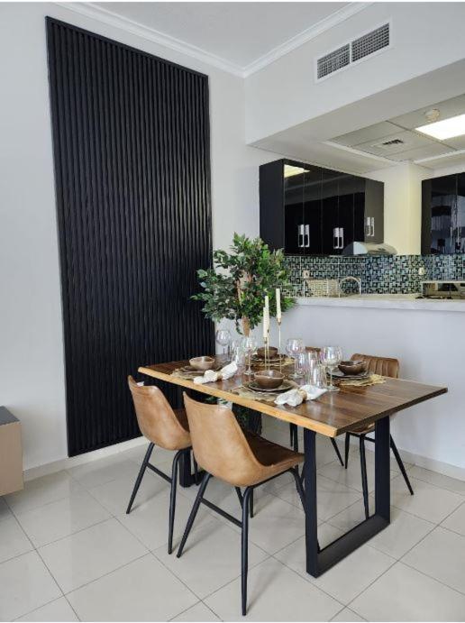 Nasma Luxury - Marina-view Oasis With Balcony Steps From The Sea *