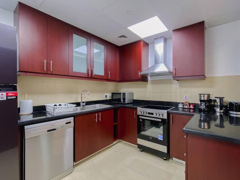 Luxury 2 Mins Walk From Sea Apartemen *