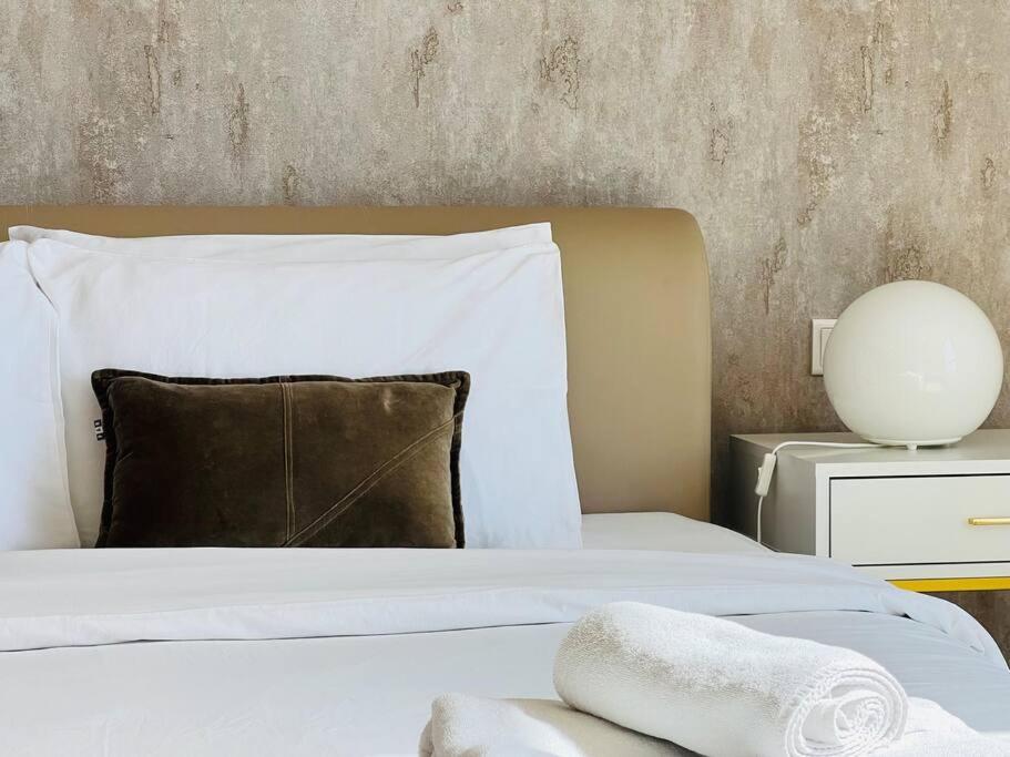 Luxury 2 Mins Walk From Sea Apartemen *