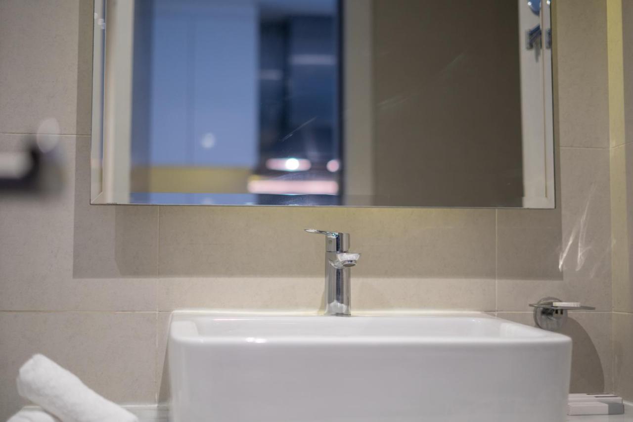 Aliving Stylish With Partial Burj & Canal Views- Prive , Business Bay 713 Appartement