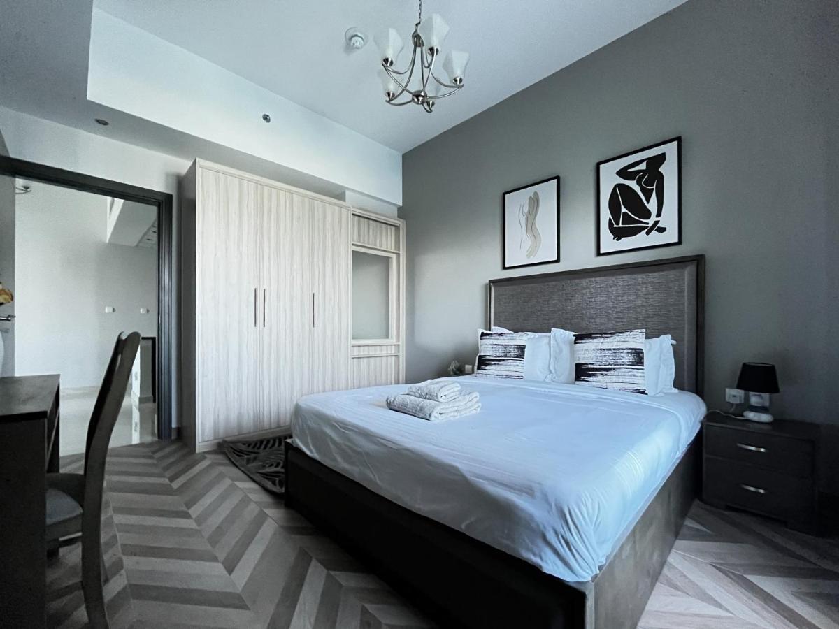 2 Bedroom Burj Khalifa View With Large Private Terrace * Dubái