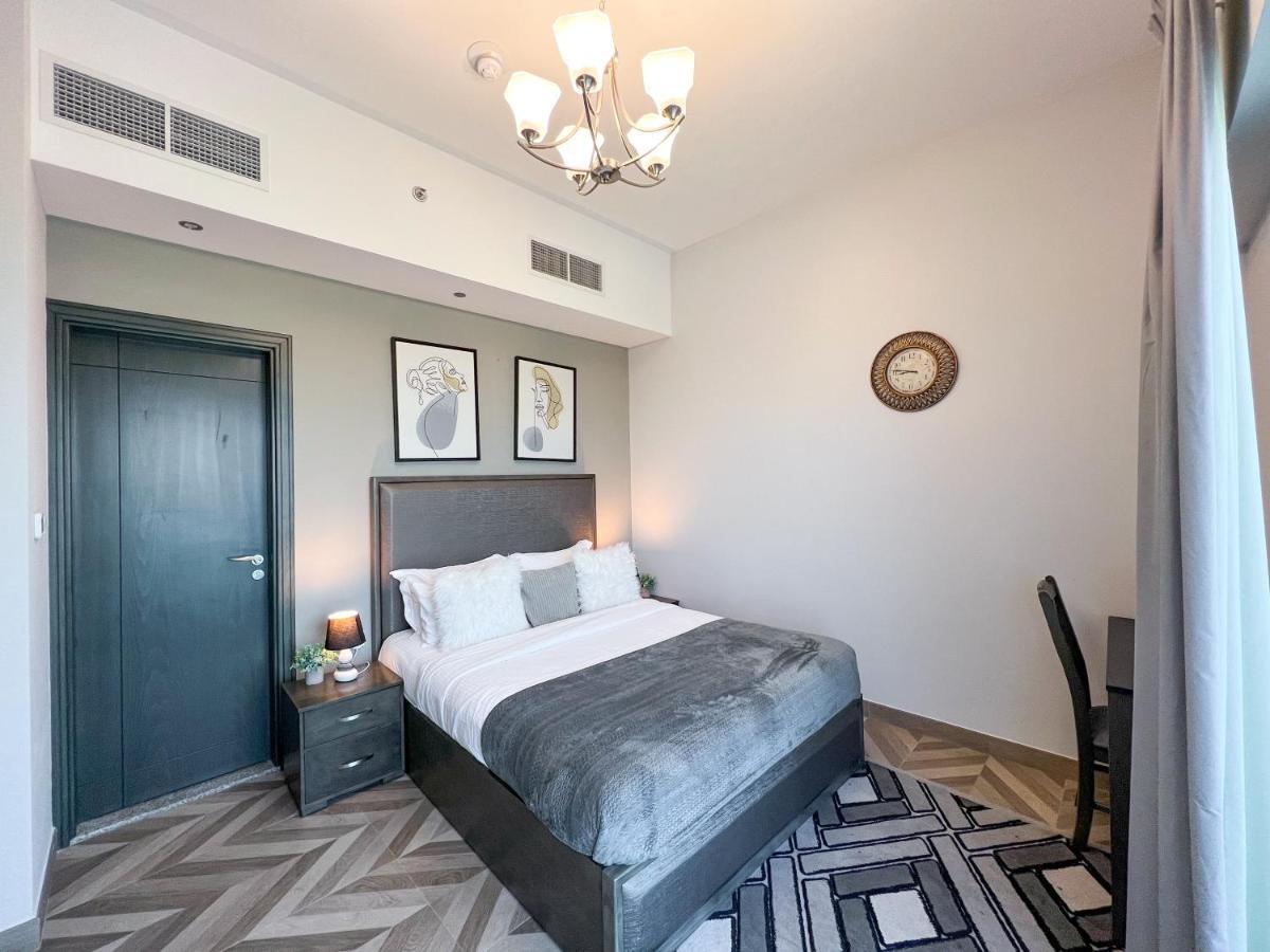 2 Bedroom Burj Khalifa View With Large Private Terrace *