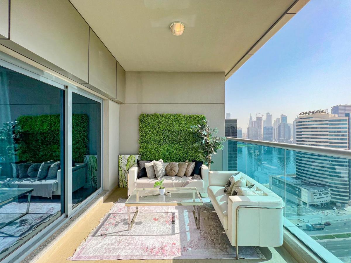 2 Bedroom Burj Khalifa View With Large Private Terrace Dubái