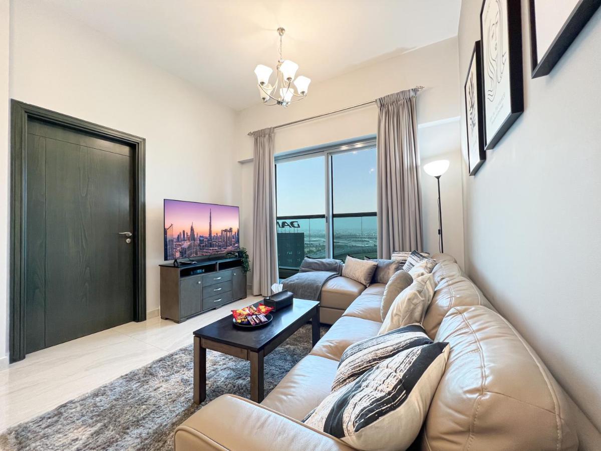 2 Bedroom Burj Khalifa View With Large Private Terrace *