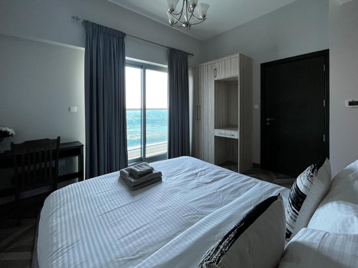 2 Bedroom Burj Khalifa View With Large Private Terrace *
