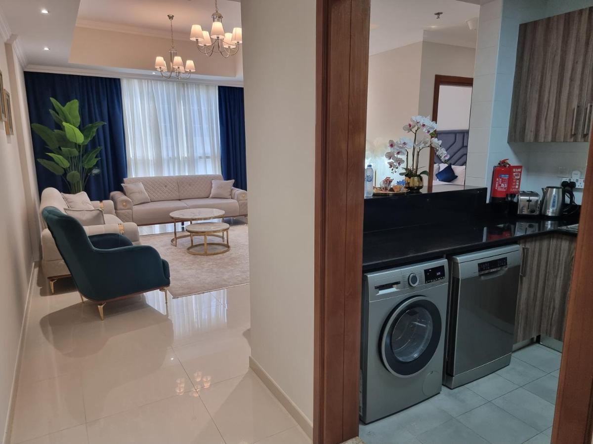 Apartamento Dunya Tower Luxury And 2 Min Walk To Mall And Burj Khalifa In Heart Of Downtown Dubái