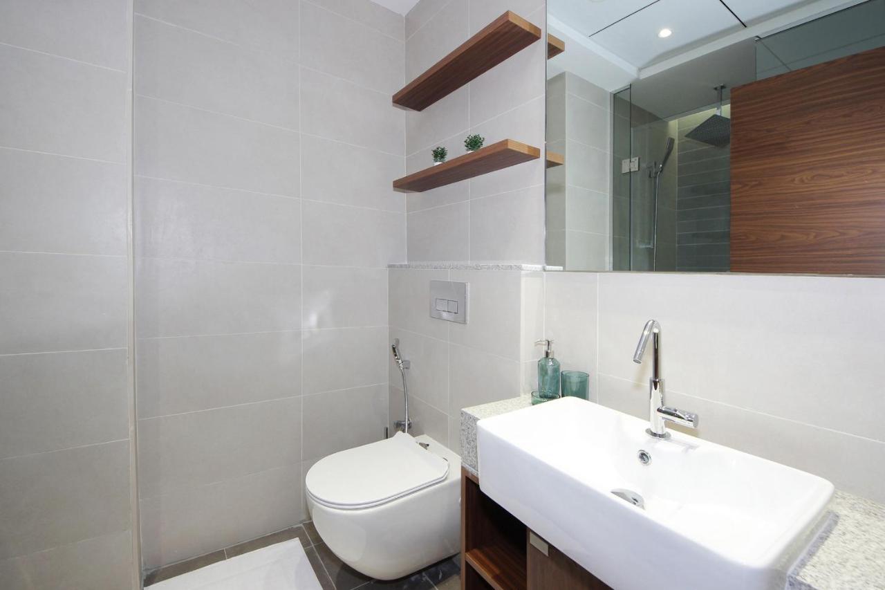 Apartment Luxury Staycation - Park Gate Residences Tower B