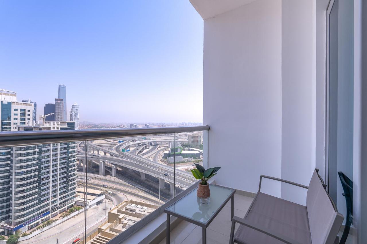 Seaside Serenity Stylish Marine-themed Appartement Dubaï