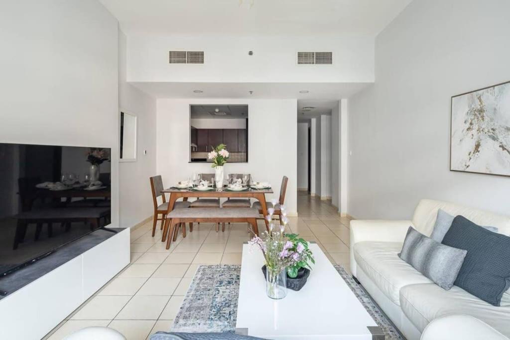 Appartamento Contemporary 2br W/ Maid's At Jvc Dubai