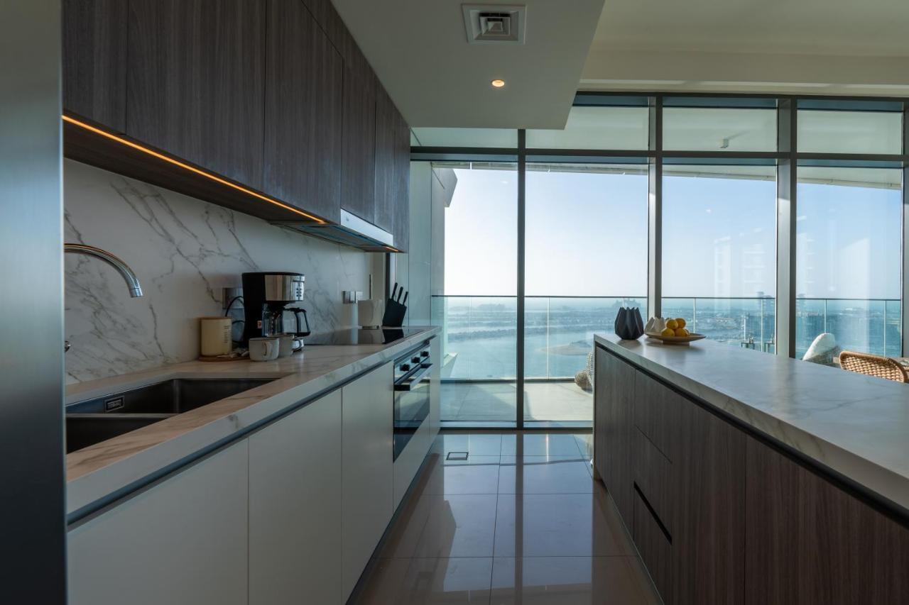 Elegant 3br With Private Beach Access Apartemen Dubai