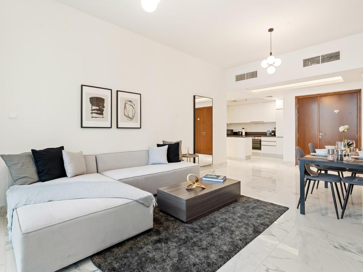 Modern With Partial Canal And Pool View Appartement