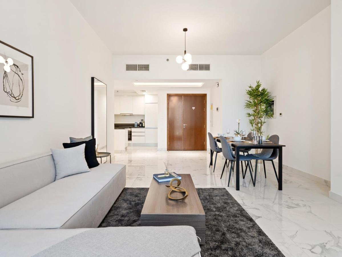 Modern With Partial Canal And Pool View Appartement