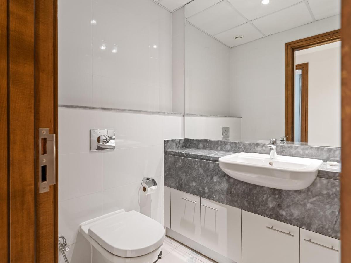 Modern With Partial Canal And Pool View * Dubaï