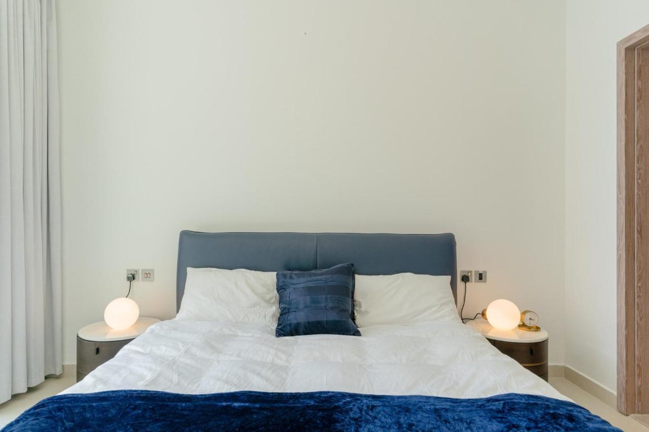 Sleek 1 Bedroom With Views Of Marina Appartement
