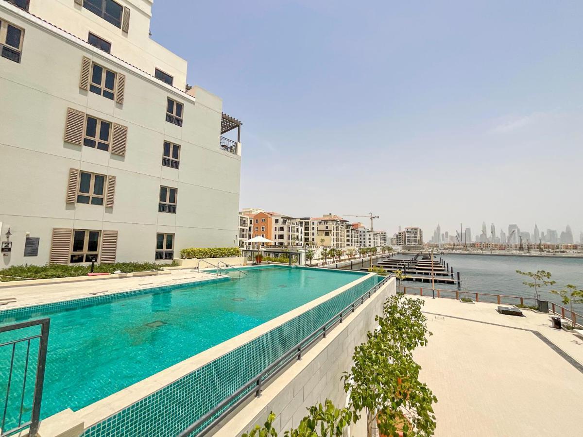 Apartamento Higuests - Stylish Waterfront Retreat With Balcony In La