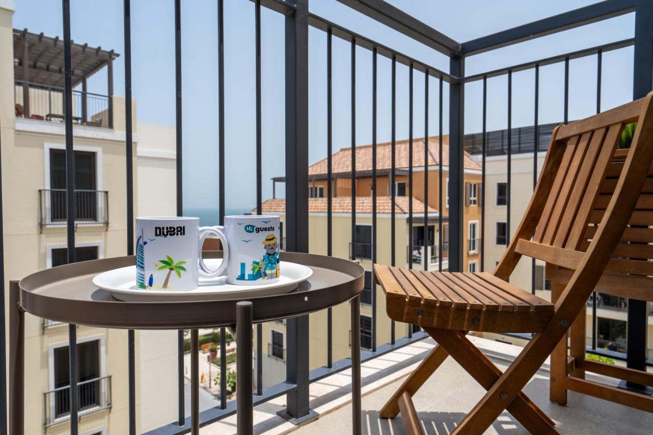 Apartamento Higuests - Stylish Waterfront Retreat With Balcony In La Dubái