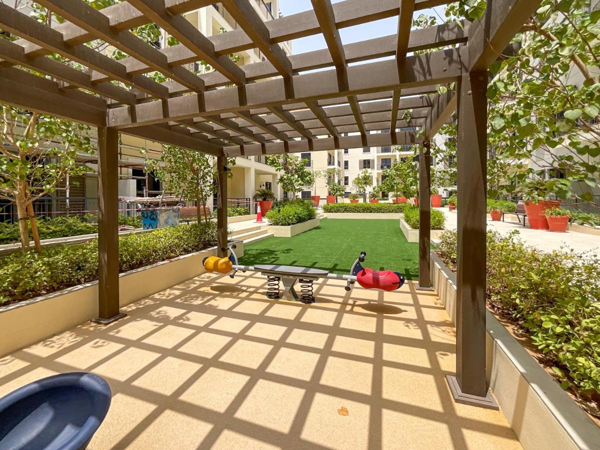 Apartamento Higuests - Stylish Waterfront Retreat With Balcony In La Dubái