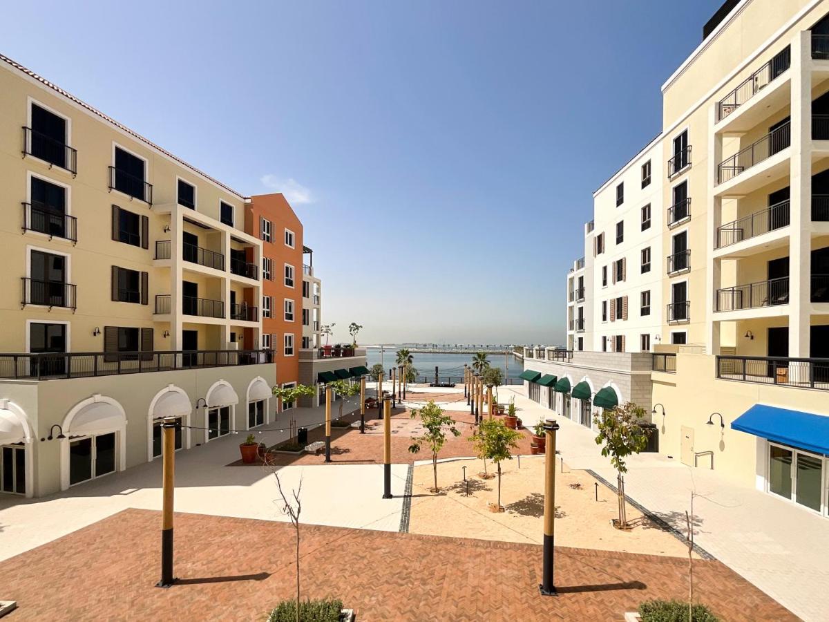 Apartamento Higuests - Stylish Waterfront Retreat With Balcony In La Dubái