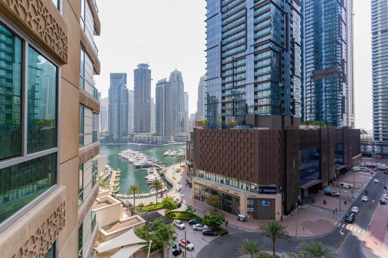 Luxfolio Retreats - Astonishing 3bhk Apartment *