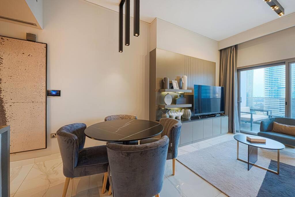 Lejlighed Exquisite 1-br At Mag 318 In Business Bay Dubai