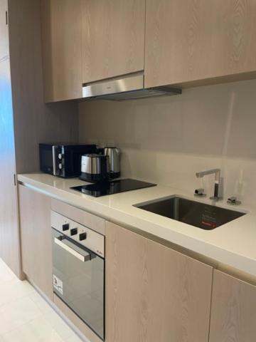 Reserve Now Stylish Studio4 In Palm Tower Sky Pool Views Dubaï