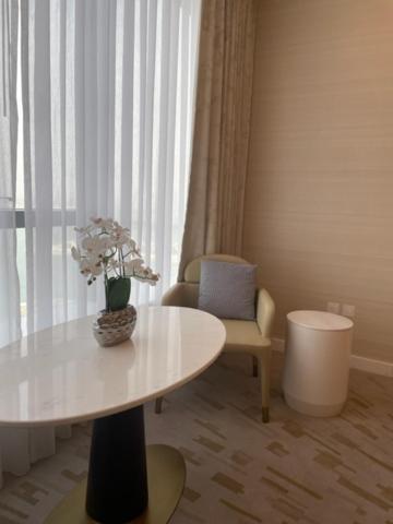 Reserve Now Stylish Studio4 In Palm Tower Sky Pool Views Dubái